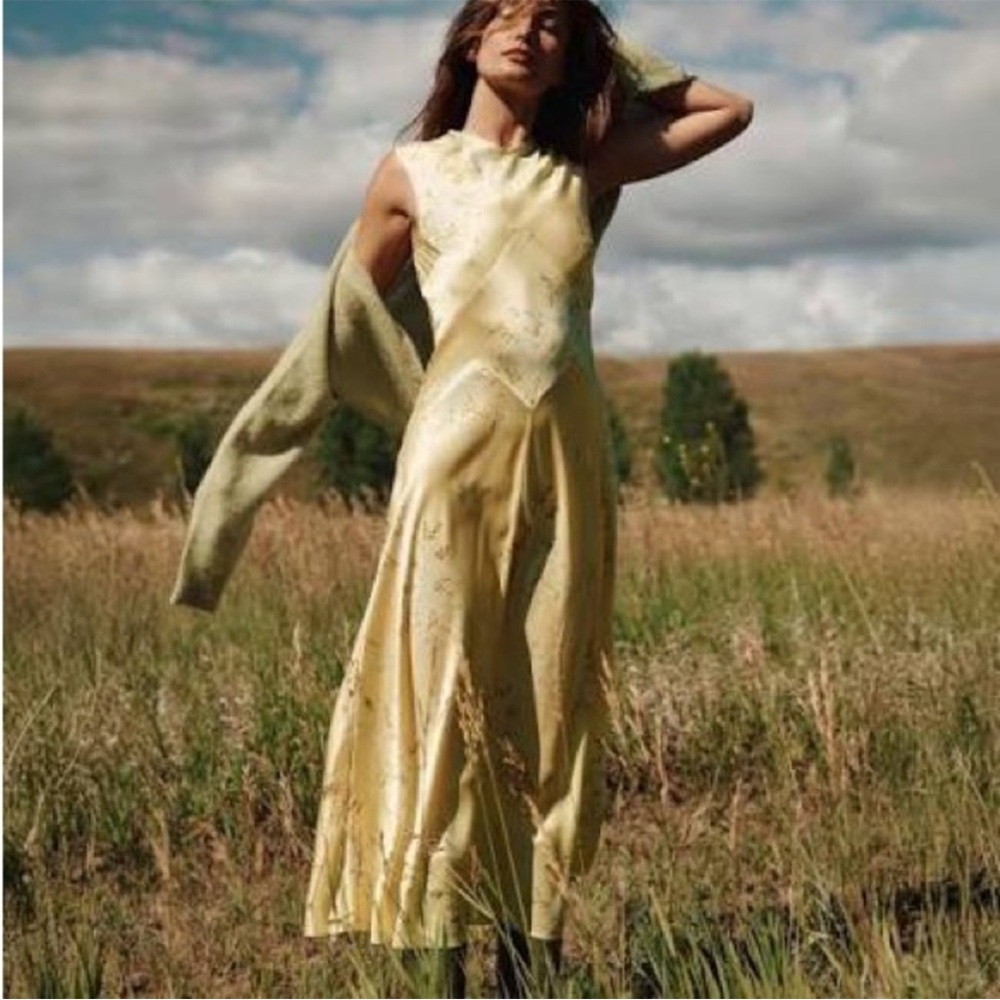 ISO Doen Adelana dress